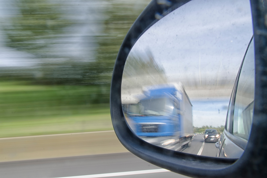 Vérification rétroviseur dépassement